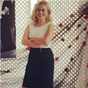 Sono laureata in conservatorio.Insegno teatro musicale, coro polifonico, educazione vocale, solfeggio e lezioni di strumento